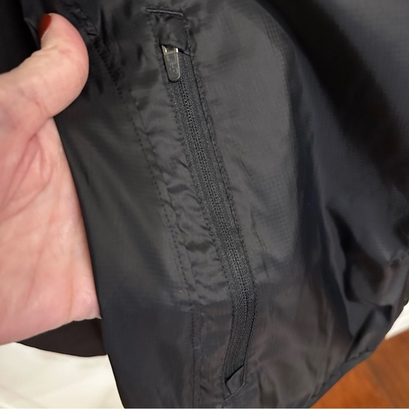 New Balance Women’s Black Windcheater Wind Breaker Jacket Running Biking NWT S - Picture 13 of 16